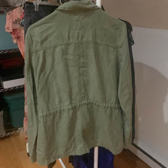 Gap shirt/button up. Like new. Size M. Army green. Draw strings inside. - Picture 3 of 5